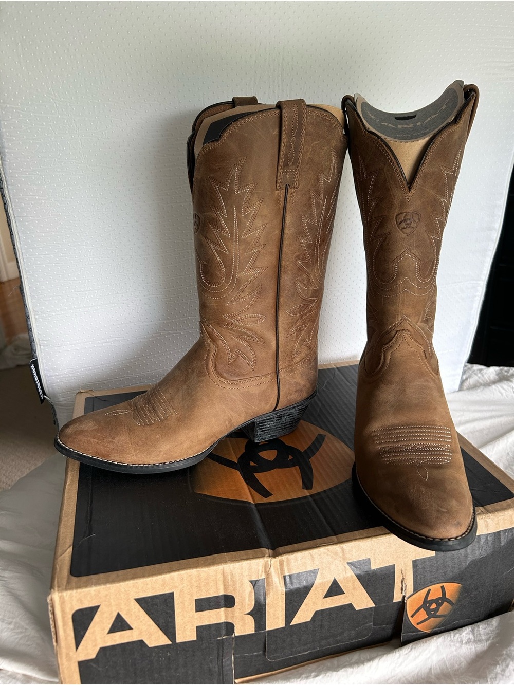 Ariat women’s Brown Leather Western Cowboy Boots - Picture 2 of 6